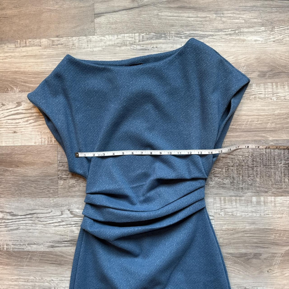 dresses - Picture 4 of 9